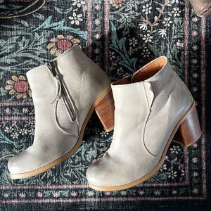 Levi’s Boots Wedge Heel Womens Size 8 Genuine Leather